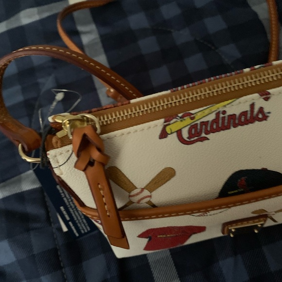 Dooney & bourke limited edition St. Louis Cardinals crossbody - Picture 6 of 9